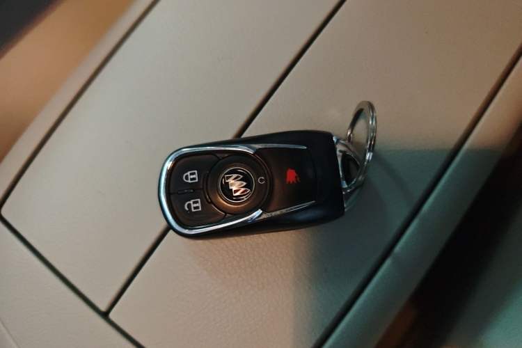 Used Buick GL8 2023 Land Executive Class Comfort Model
