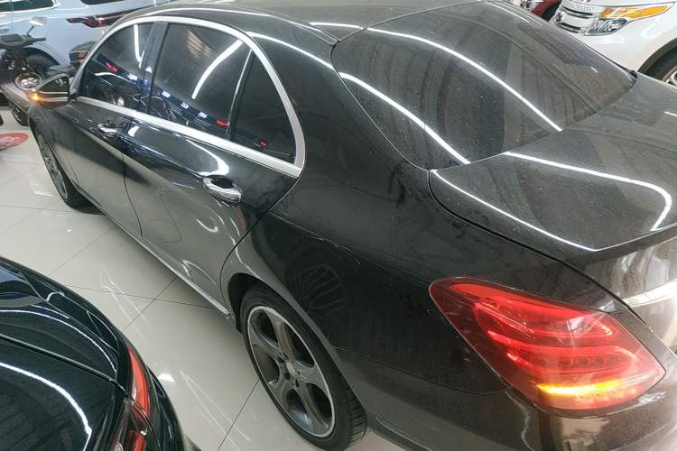 Used Mercedes-Benz C-Class 2015 C 260 L
