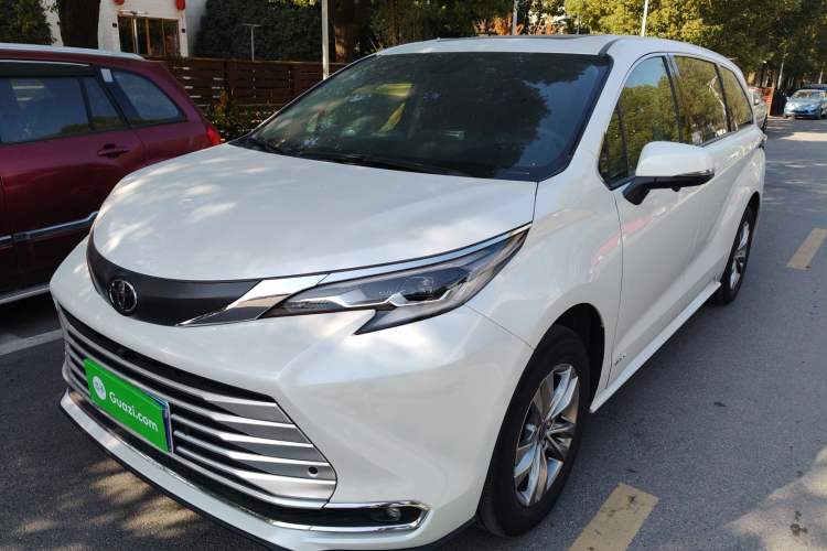 Used Toyota Sienna 2024 2.5L Hybrid Comfort Edition

