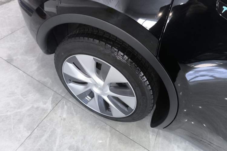 Used Tesla Model Y 2023 Long-Range All-Wheel-Drive Version
