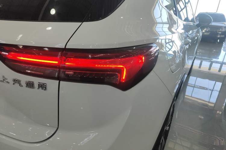 Used Buick Envision 2020 Encore S 652T Two-Wheel Drive Luxury Model
