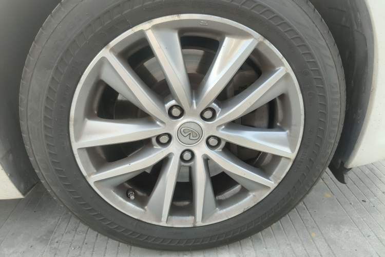 Used Infiniti Q50L 2015 2.0T Comfort Edition
