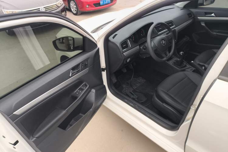 Used Volkswagen Gran Lavida 2015 1.6L Manual Fashion Edition