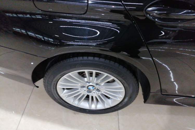 Used BMW 5 Series 2014 525Li Leading Model
