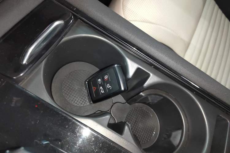 Used Land Rover Discovery 2023 360 PS R-Dynamic S