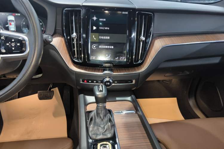 Used Volvo XC60 2021 T5 4x4 Smart Luxury Edition
