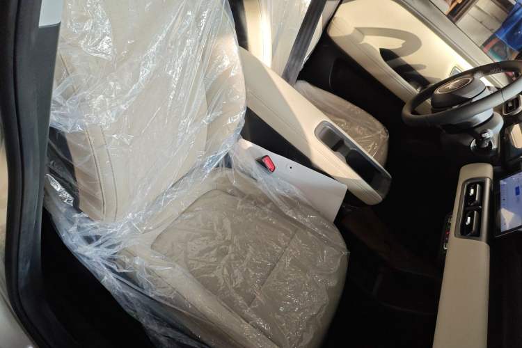 Used Wuling Bingo PLUS 2024 330 km Range Five-Seater Version
