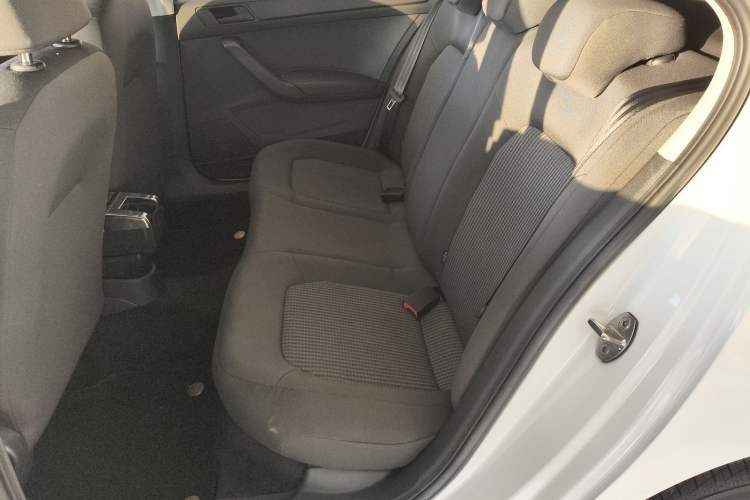 Used Volkswagen Santana 2016 1.6L Manual Fashion Edition
