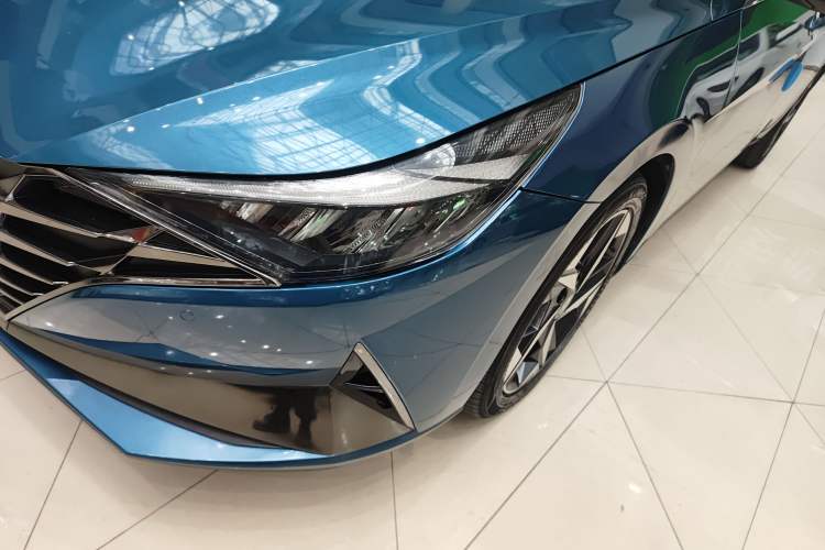 Used Hyundai Elantra 2021 1.5L CVT LUX Prestige Edition
