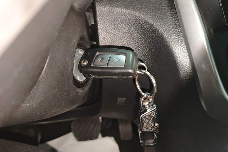 Used Nissan Tiida 2021 1.6L CVT Cool Edition
