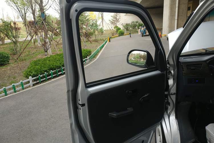 Used Jinbei Hiace X30 2023 1.5L Super-Enjoyment Van 2/5 Seats Non-Air-Conditioned Version SWC15M
