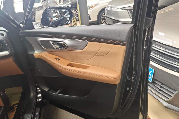 Used GAC Trumpchi ES9 2024 PHEV with 143 km Max
