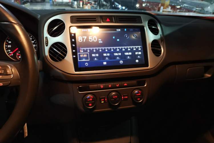 Used Volkswagen Tiguan 2017 300TSI Automatic Two-Wheel Drive Silk Road Comfort Edition