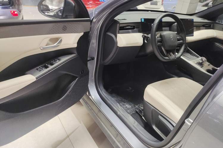 Used BYD Qin PLUS 2025 DM-i Smart Drive 55KM Leading Model
