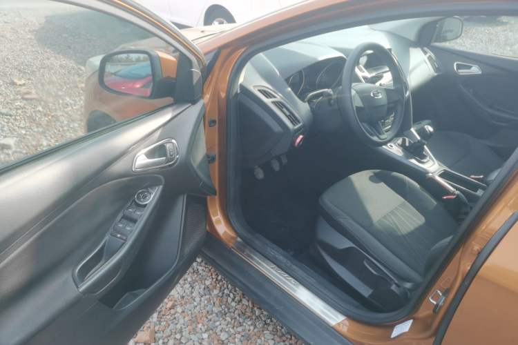 Used Ford Focus 2015 Hatchback 1.6L Manual Comfort Edition
