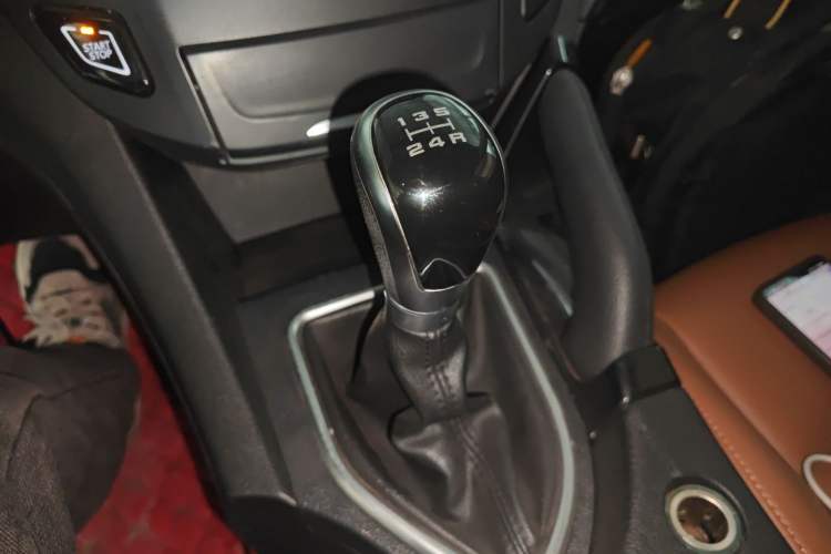 Used Dongfeng Fengdu MX5 2016 1.4T Manual Luxury Edition
