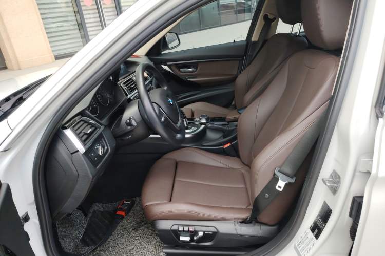 Used BMW 3 Series 2019 320Li Fashion Model
