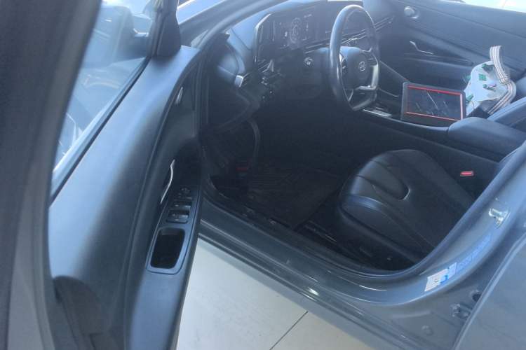 Used Hyundai Elantra 2021 1.5L CVT LUX Prestige Edition
