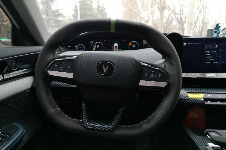 Used Changan UNI-V iDD 2023 Zhidian iDD 1.5T 113km Smart & Fun Version (Rapid Edition)