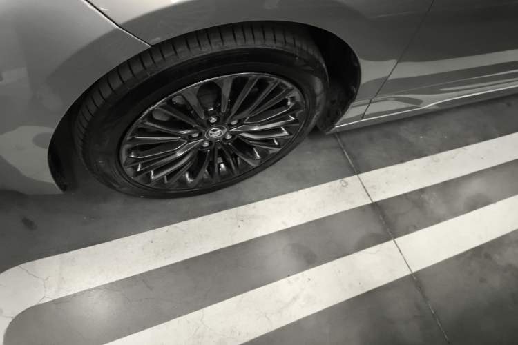 Used Toyota Avalon 2019 2.5L Touring Premium Version China VI Standard