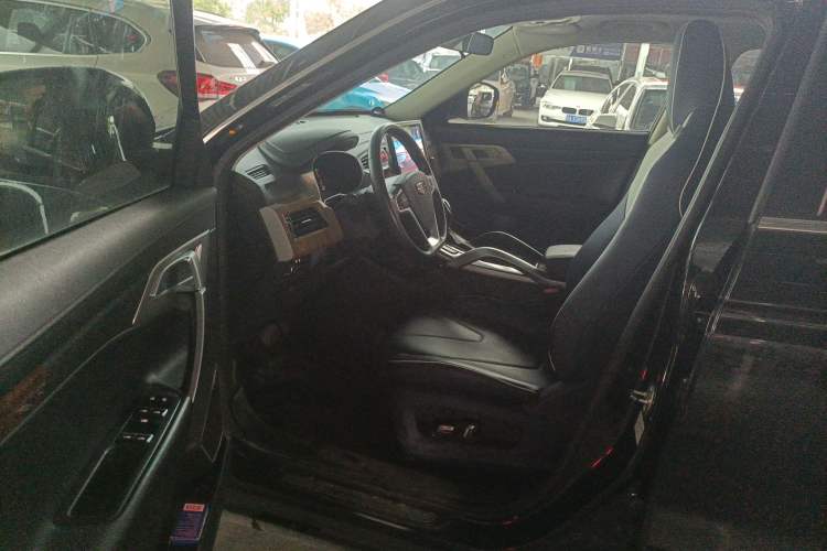 Used Geely Auto Emgrand X7 Sport 2018 1.8TD Automatic Two-Wheel Drive Smart Connect 4G Internet Edition
