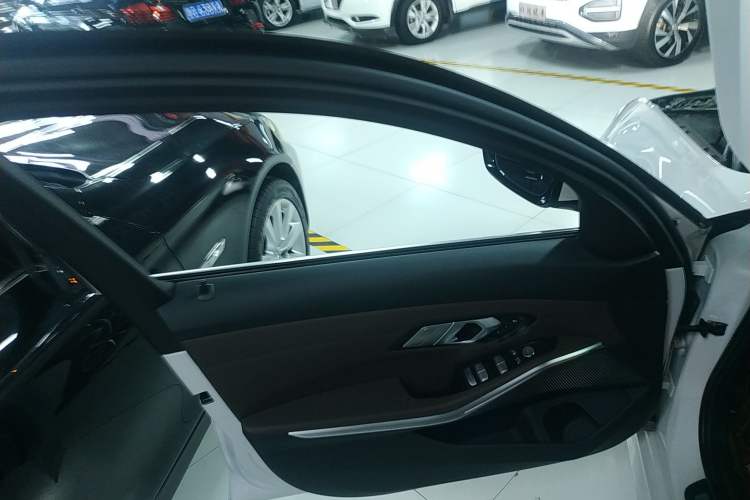 Used BMW 3 Series 2021 Restyled 325Li M Sport Package
