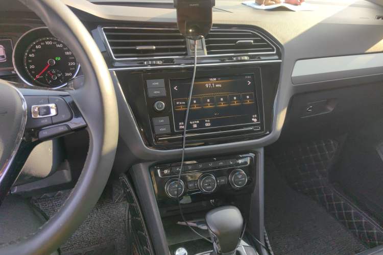 Used Volkswagen Tiguan L 2019 330TSI Automatic Two-Wheel Drive Smart Luxury Version China VI Standard
