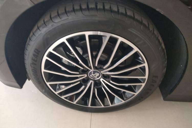 Used BYD Han 2025 DM-i Intelligent Driving Edition 125KM LiDAR Flagship Model
