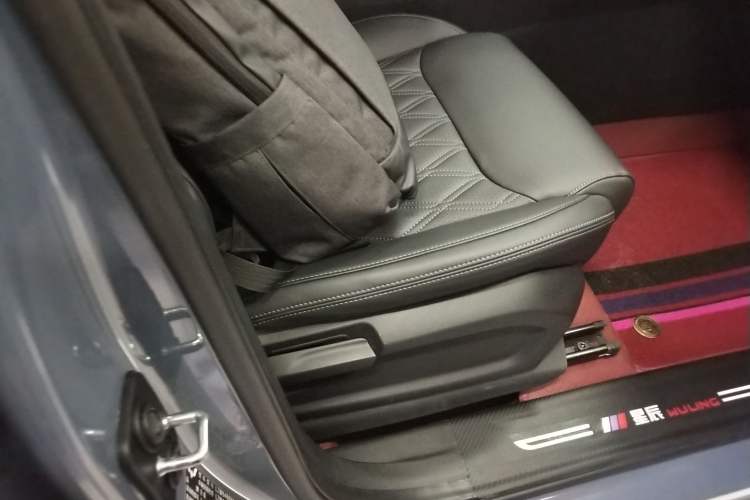 Used Wuling Asta 2022 2.0L DHT Electric-Speed Version
