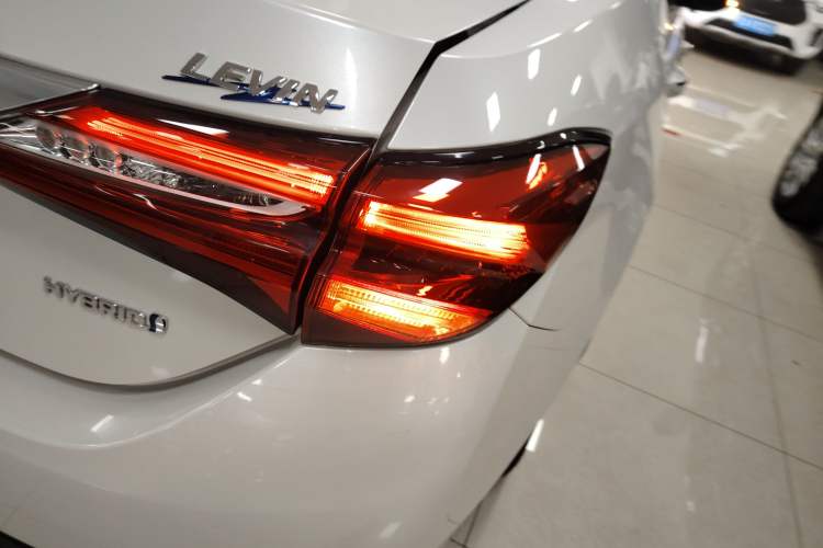 Used Toyota Levin 2017 Revised Dual-Engine 1.8H GS E-CVT Elite Sunroof Version China V Standard