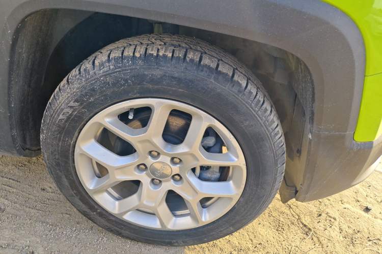 Used  Renegade 2018 Connected Large Screen Version 180T Automatic High-Energy Edition
