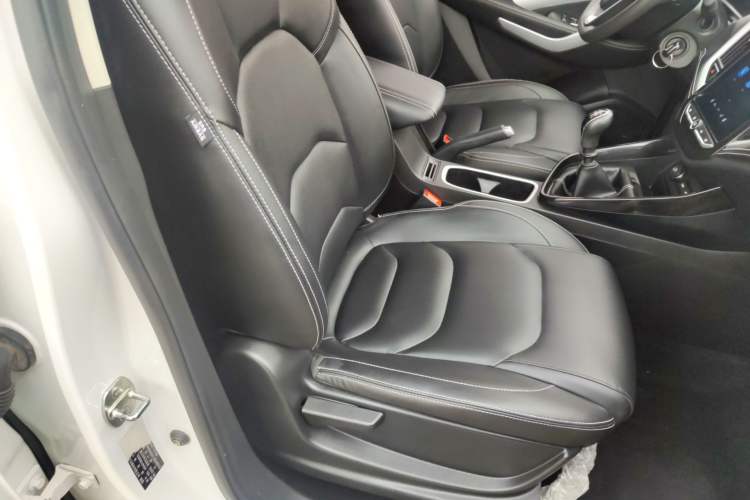 Used Baojun 530 2021 Global Car Anniversary Edition 1.5T Manual Luxury Model 6 Seats