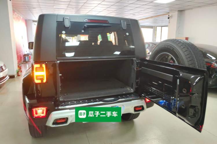 Used  BJ40 2020 2.0T Automatic Four-Wheel Drive Urban Hunter Edition Chivalrous Type
