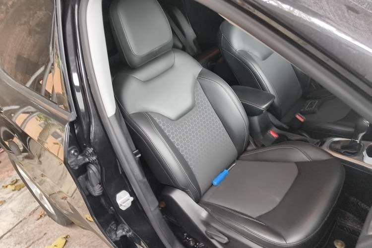 Used  Compass 2019 220T Automatic Enjoyment Version
