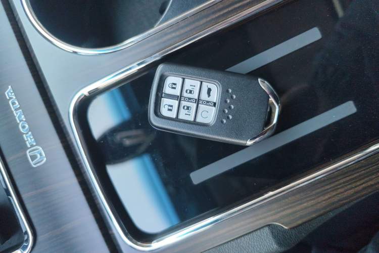 Used Honda Elysion 2022 2.0L eHEV Luxury First Edition
