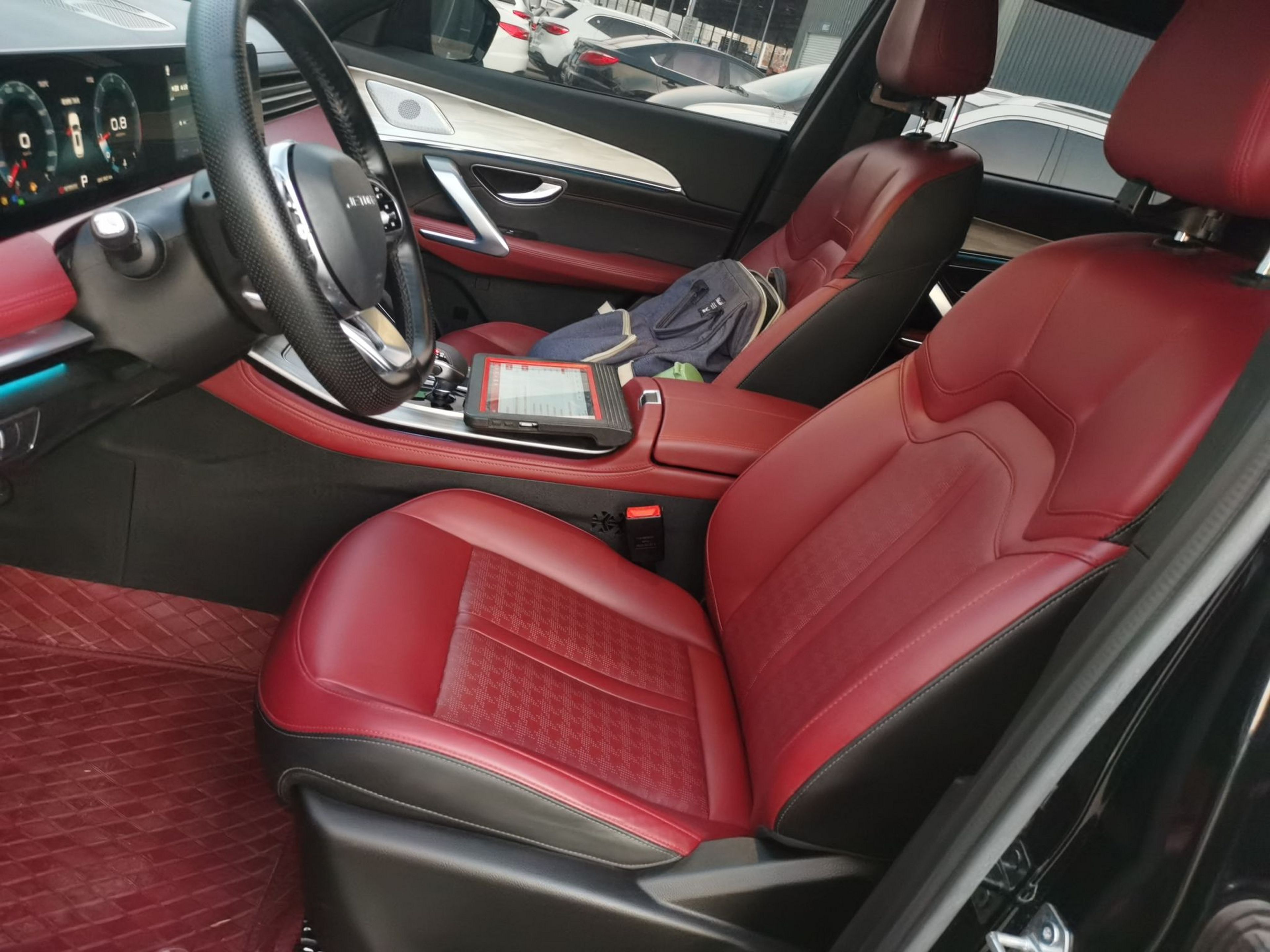 المقاعد الأمامية داخل السيارة