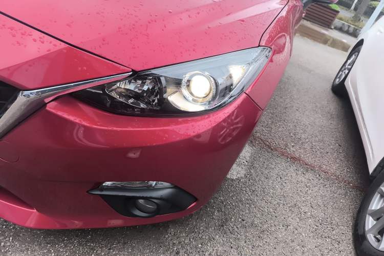 Used Mazda Mazda 3 Axela 2016 Sedan 1.5L Automatic Luxury Model
