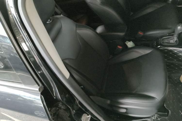 Used  Compass 2020 220T Automatic Elite Edition
