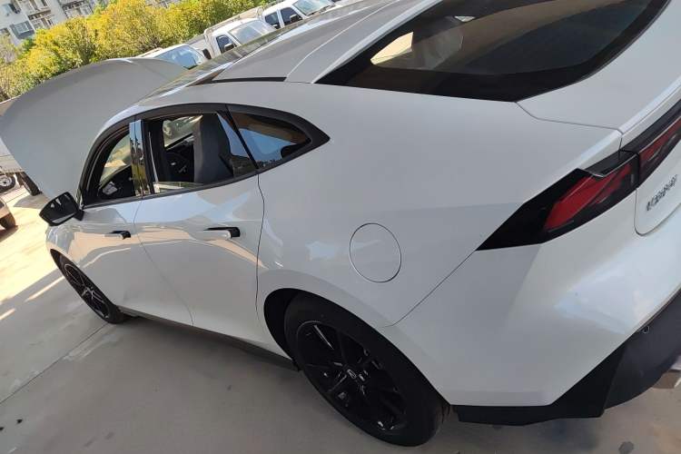 Used Changan UNI-V 2024 1.5T High-Energy Version
