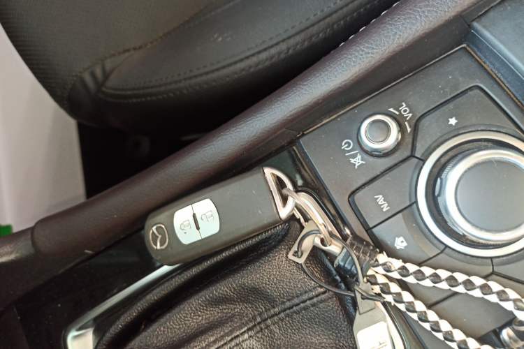 Used Mazda Mazda 3 Axela 2017 Hatchback 2.0L Automatic Sport Model China V Emission Standard
