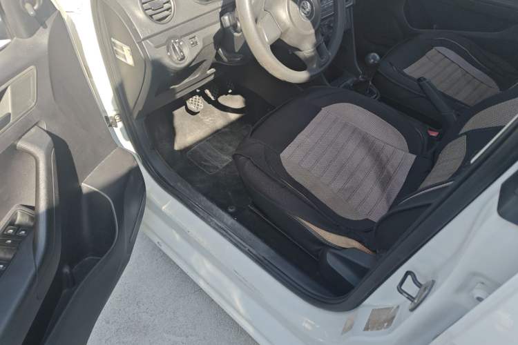 Used Volkswagen Jetta 2015 1.6L Manual Fashion Edition
