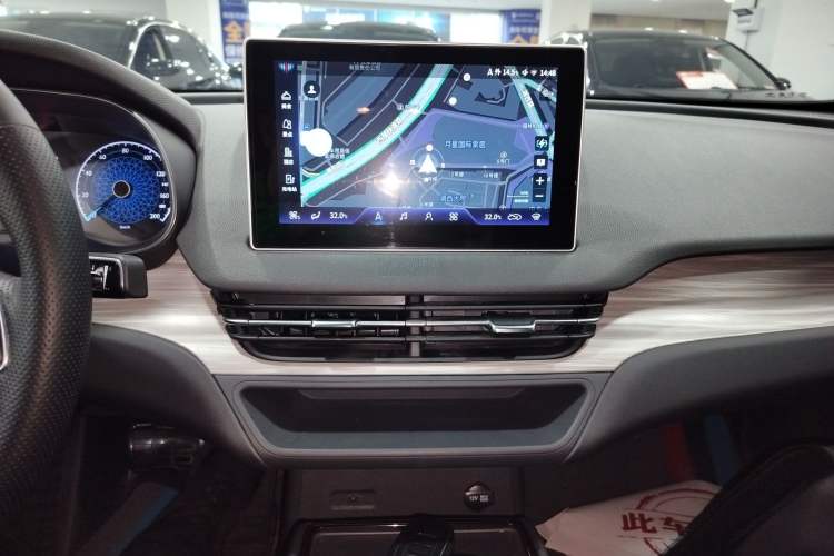 Used Hongqi E-QM5 2024 610 km PLUS
