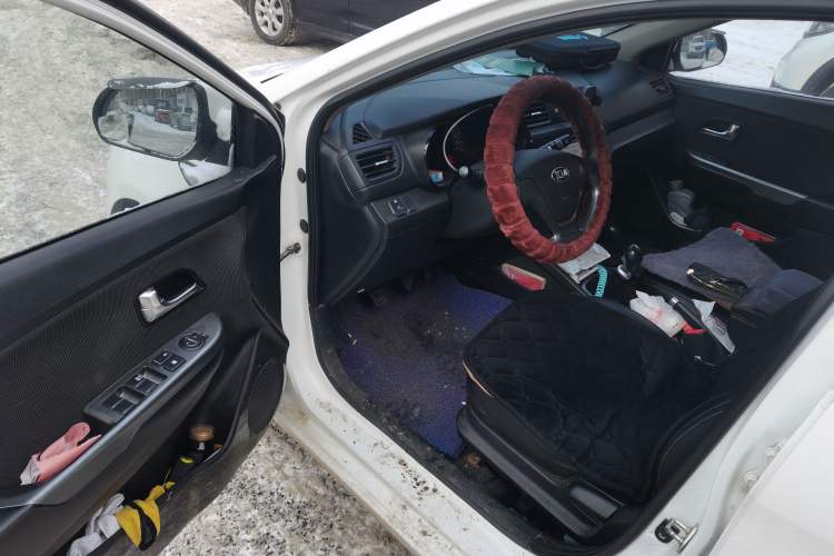 Used Kia K2 2015 Sedan 1.4L MT GLS
