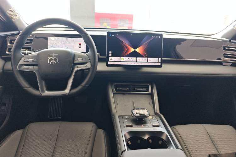 Used BYD Qin L 2025 DM-i Smart Drive 120KM Superior Model
