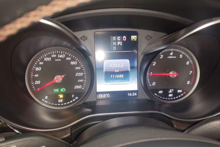 Used Mercedes-Benz V-Class 2018 V 260 Avantgarde Edition China VI
