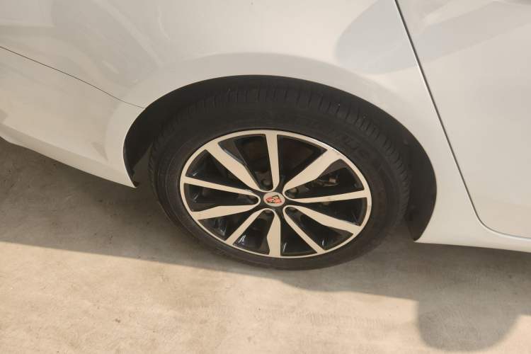 Used Roewe i6 2017 20T Automatic Internet ZhiZun Edition