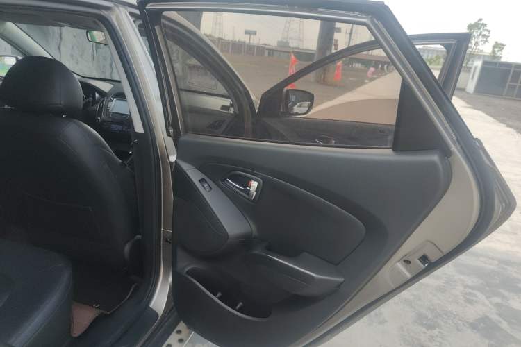 Used Hyundai ix35 2013 2.0L Automatic Two-Wheel Drive Smart GLS China IV Standard
