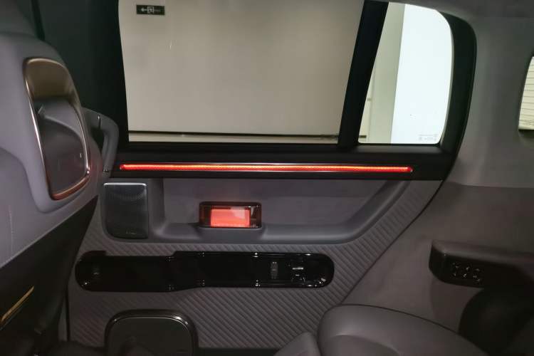 Used Zeekr MIX 2025 Intelligent Driving Version
