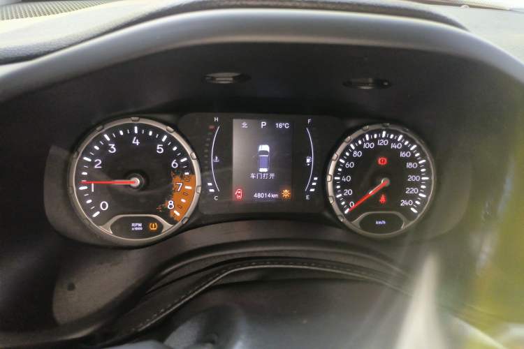 Used  Renegade 2019 220T Automatic Elite Edition
