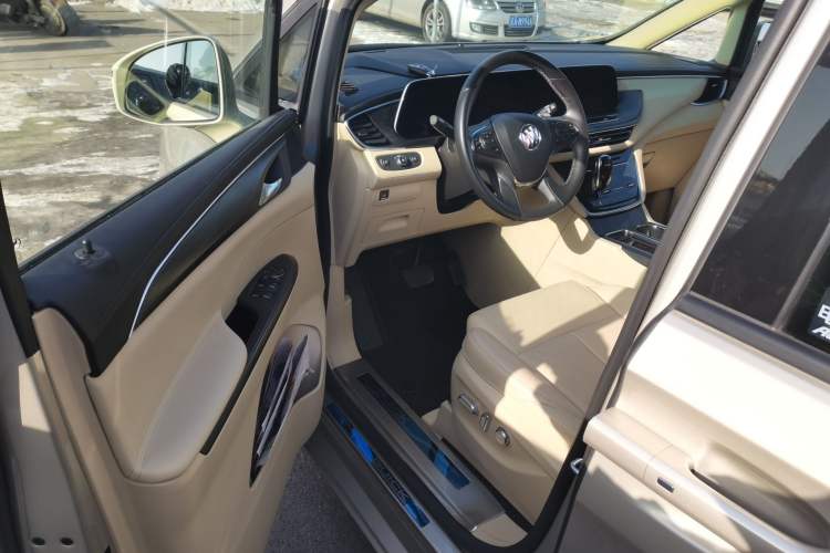 Used Buick GL8 2022 ES Landtrek 653T Luxury Edition
